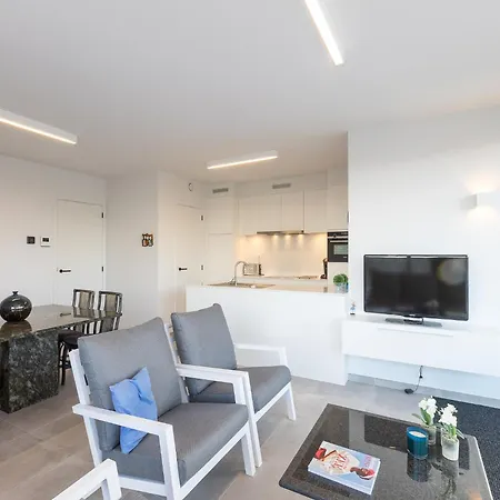 Bright Corner Apartment, Cleaning Included * Middelkerke