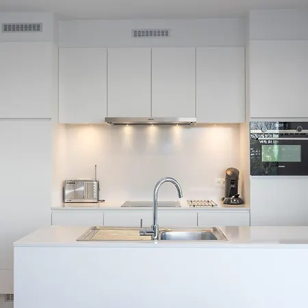 Bright Corner Apartment, Cleaning Included * Middelkerke